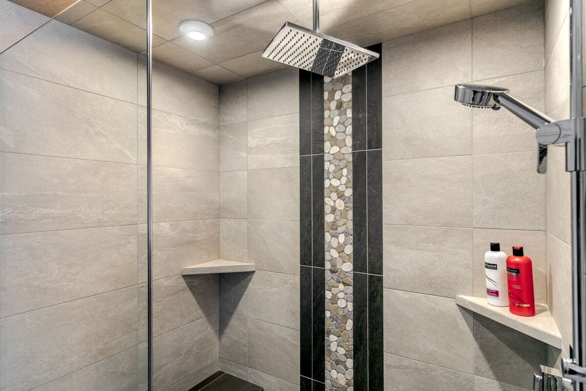 Gellatly Bay shower interior
